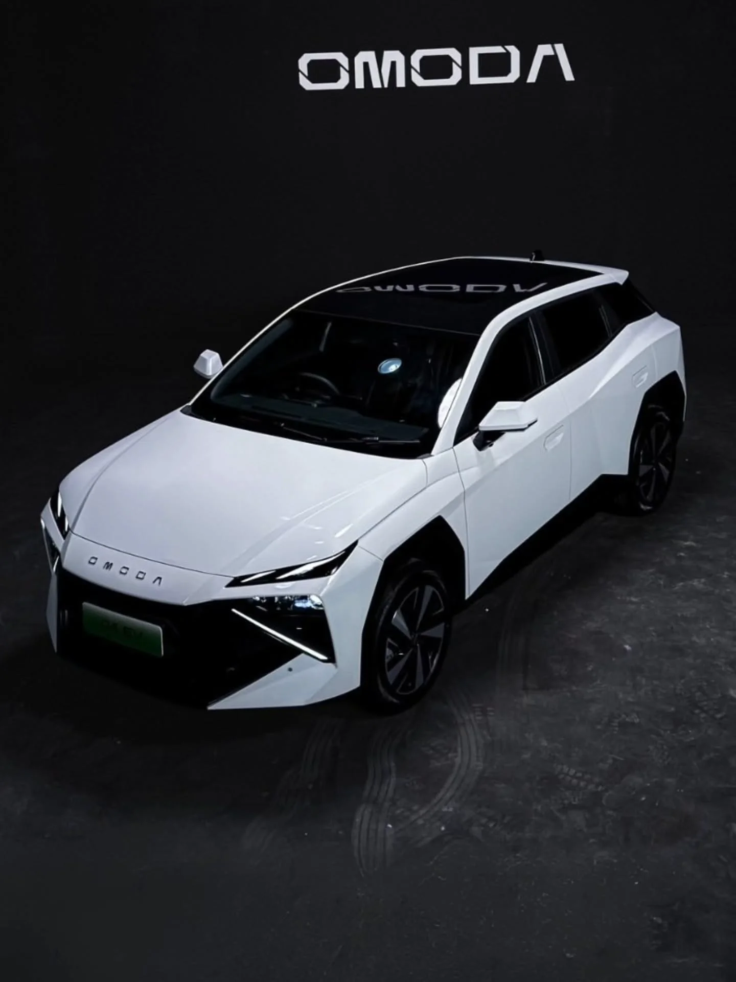 Desain eksterior OMODA O4 EV, tampak 3/4 depan